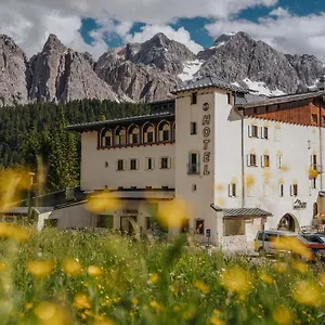 Passo Tre Croci Cortina 코르티나 담페조